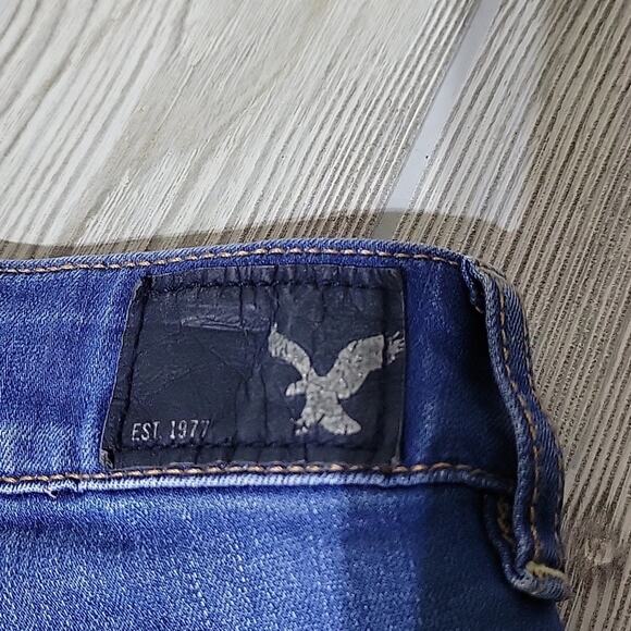 American Eagle Super Stretch Hi-Rise Shortie Jean Shorts, Women's Size: 6 - Picture 3 of 11